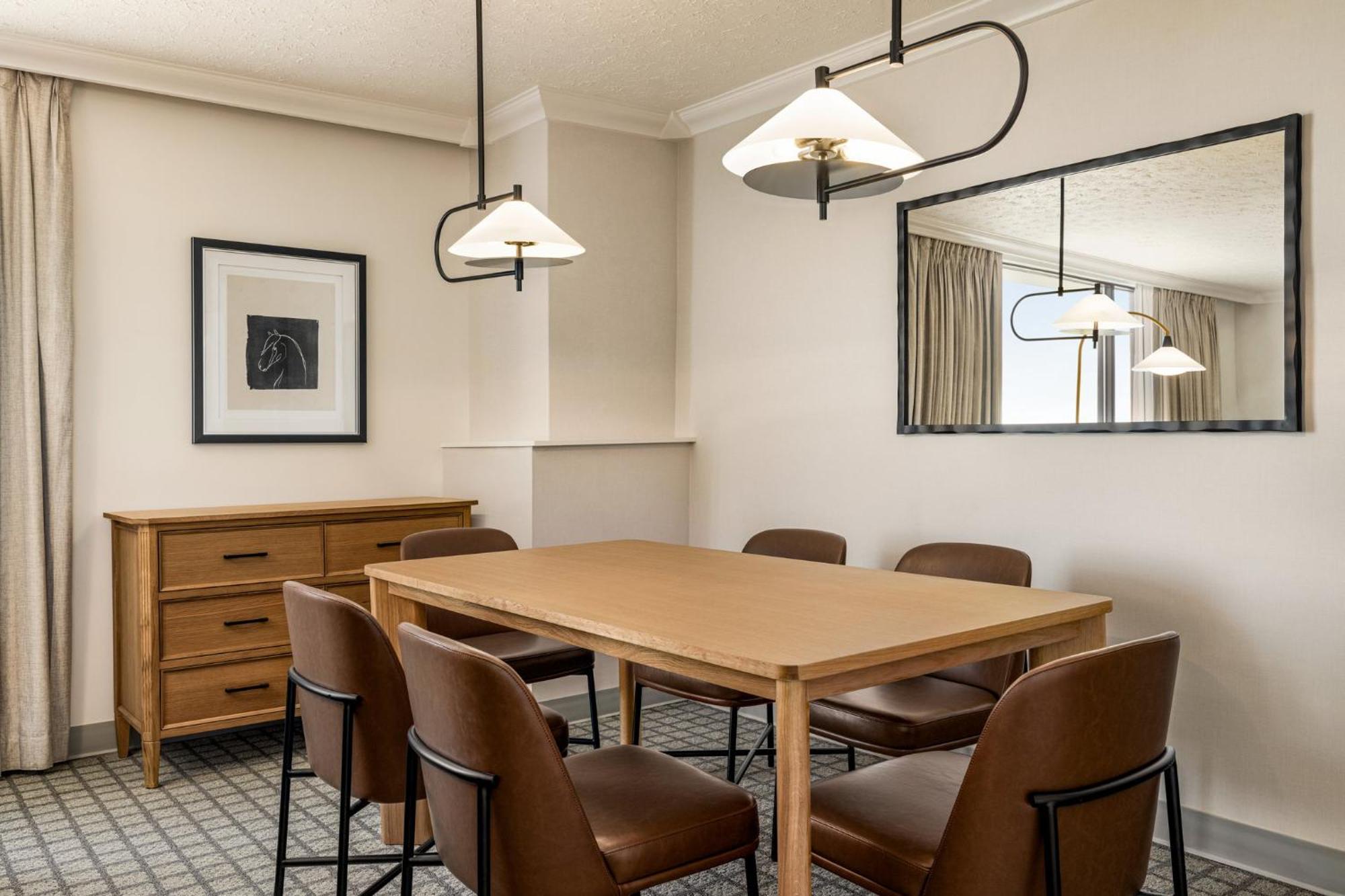 Crowne Plaza Louisville Airport Expo Ctr By Ihg Bagian luar foto