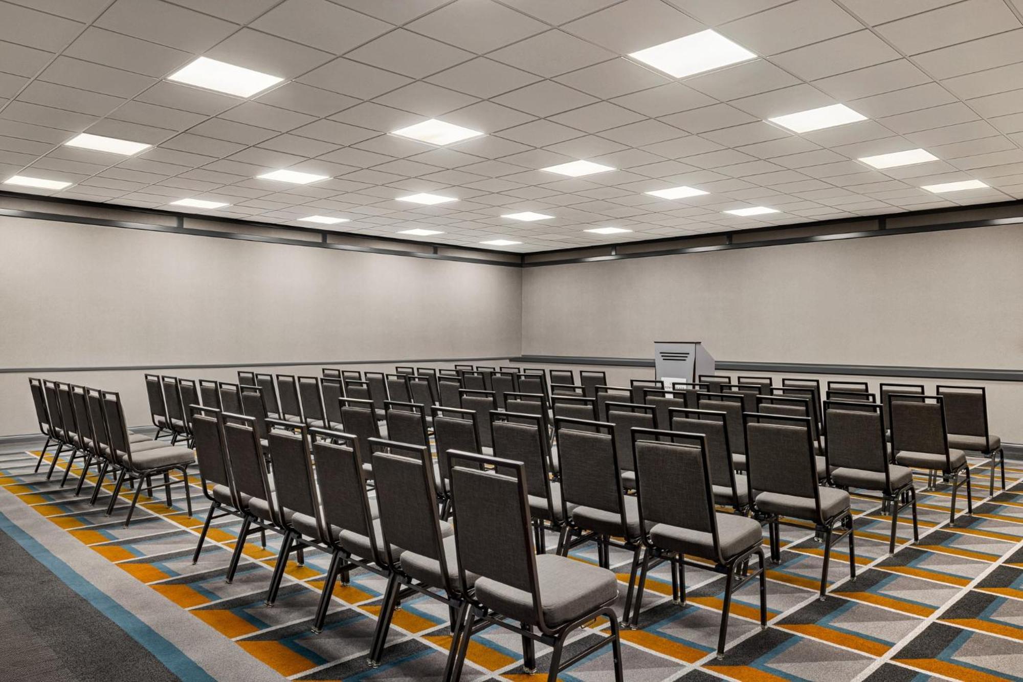 Crowne Plaza Louisville Airport Expo Ctr By Ihg Bagian luar foto