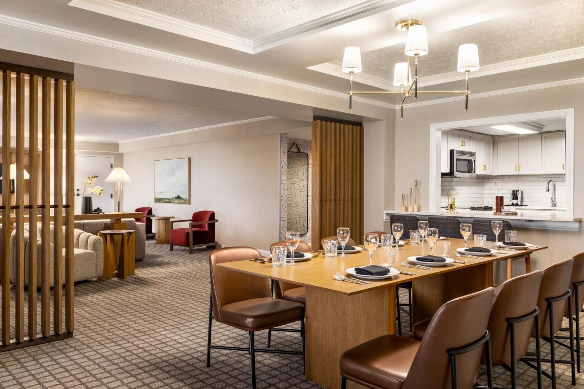 Crowne Plaza Louisville Airport Expo Ctr By Ihg Bagian luar foto
