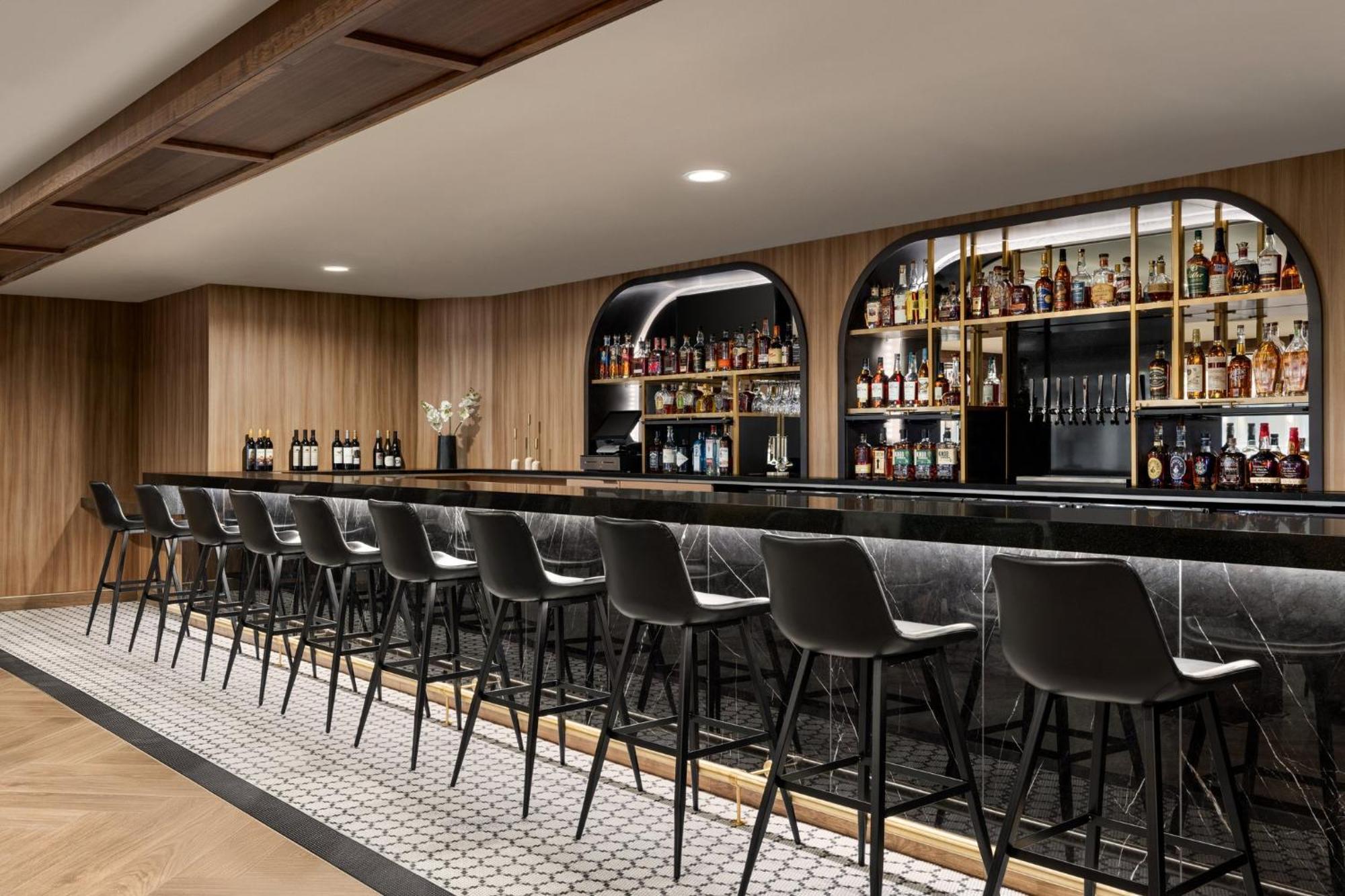 Crowne Plaza Louisville Airport Expo Ctr By Ihg Bagian luar foto
