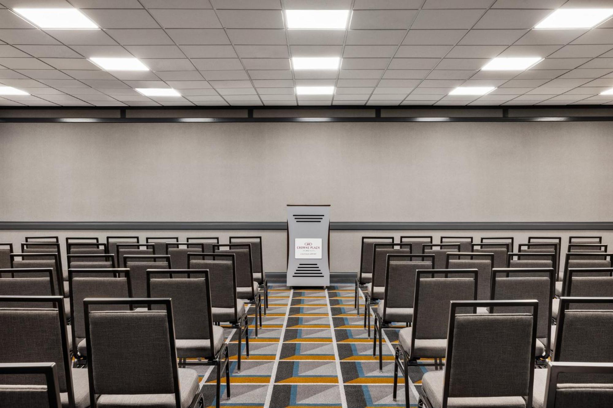 Crowne Plaza Louisville Airport Expo Ctr By Ihg Bagian luar foto