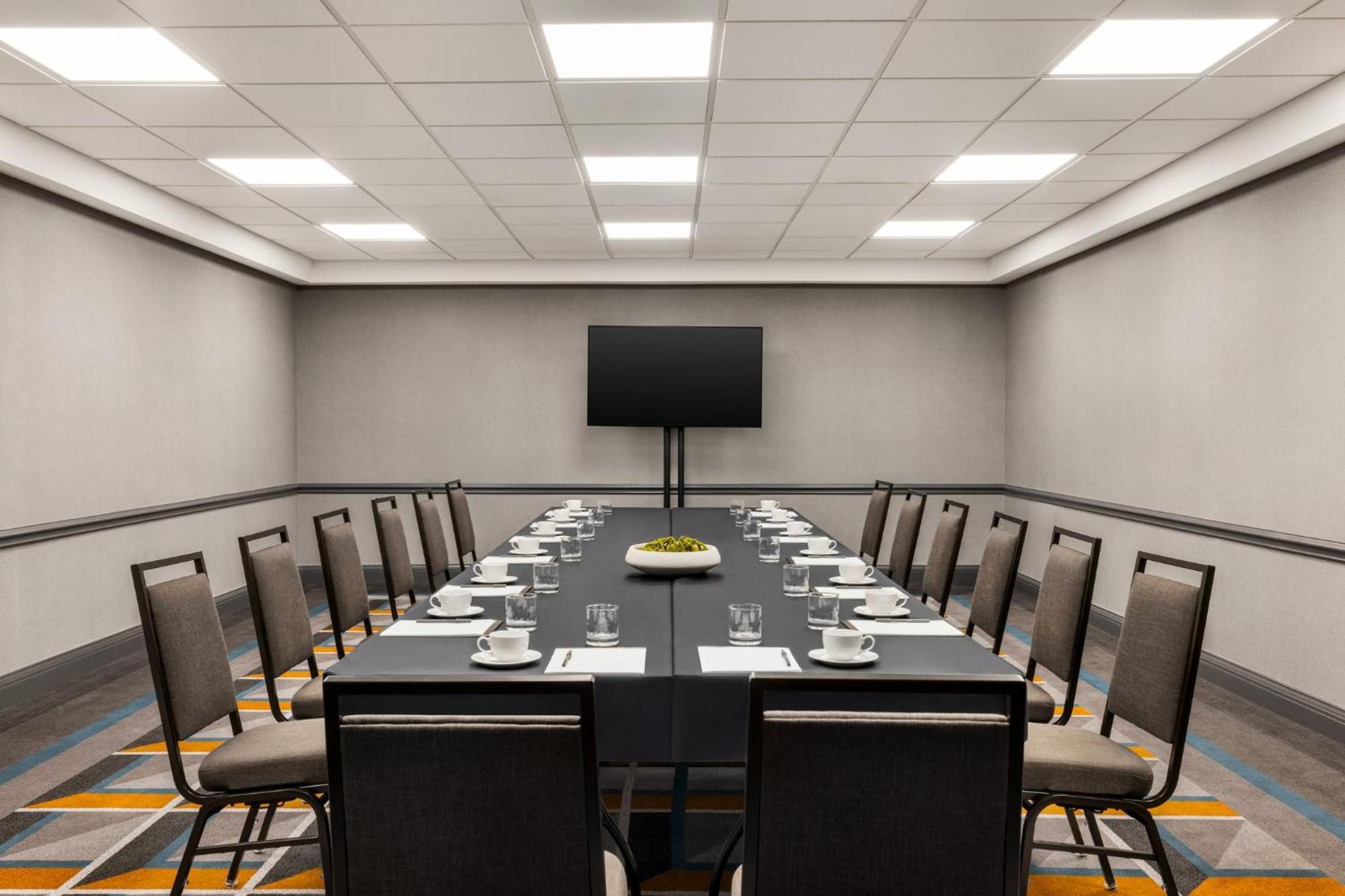 Crowne Plaza Louisville Airport Expo Ctr By Ihg Bagian luar foto