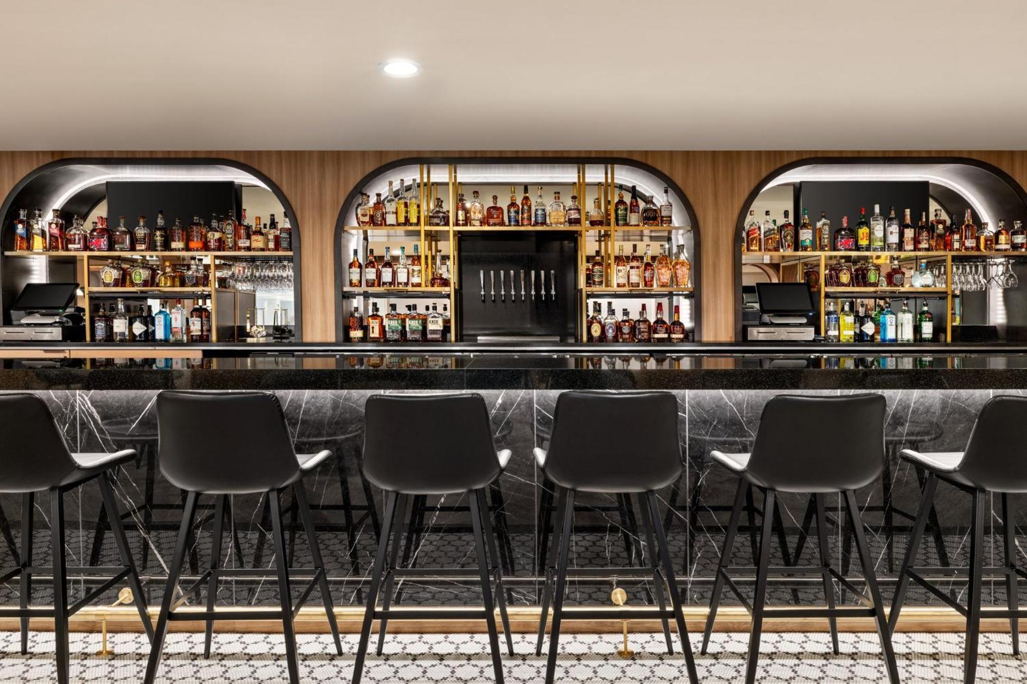 Crowne Plaza Louisville Airport Expo Ctr By Ihg Bagian luar foto