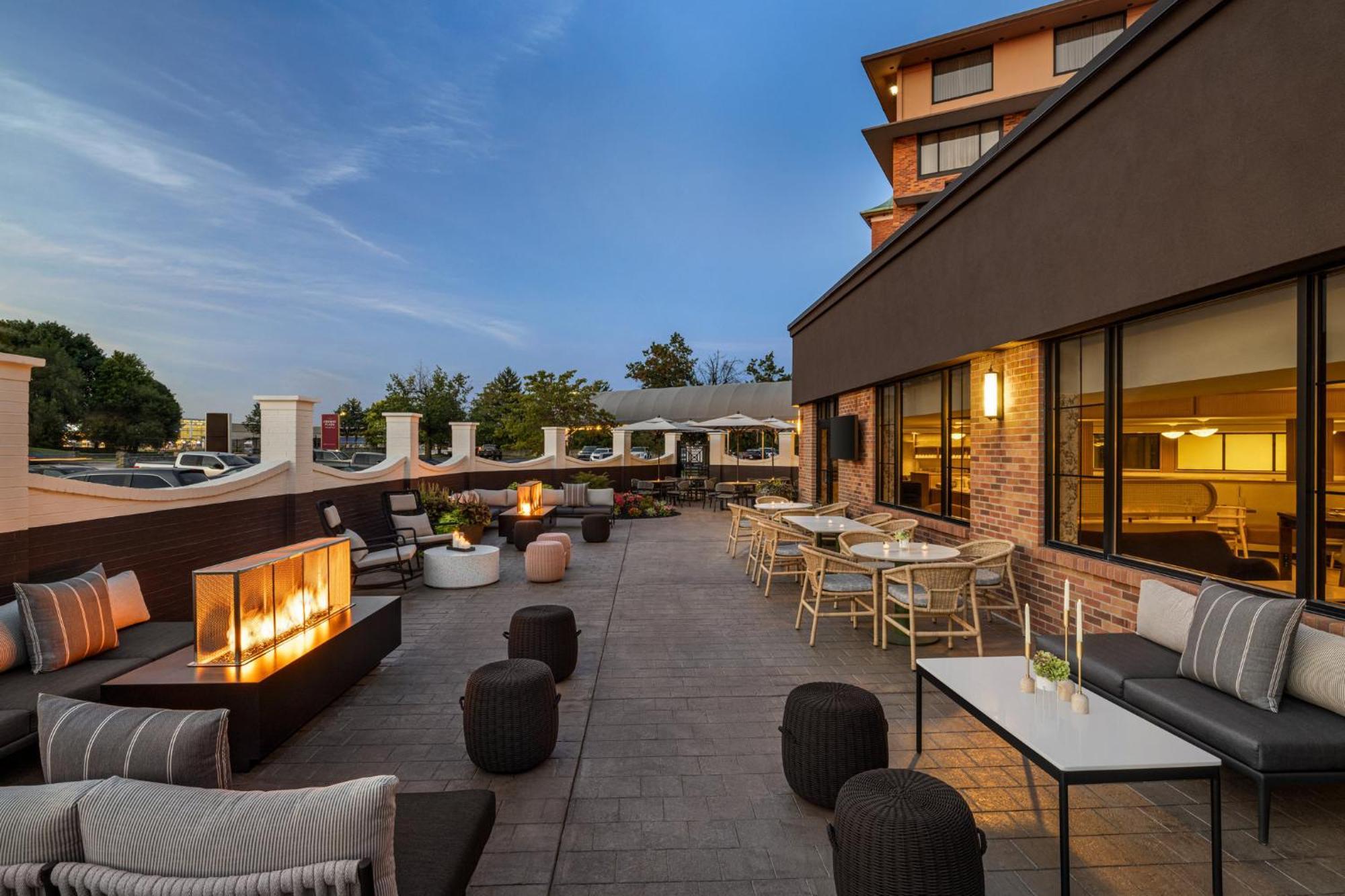 Crowne Plaza Louisville Airport Expo Ctr By Ihg Bagian luar foto